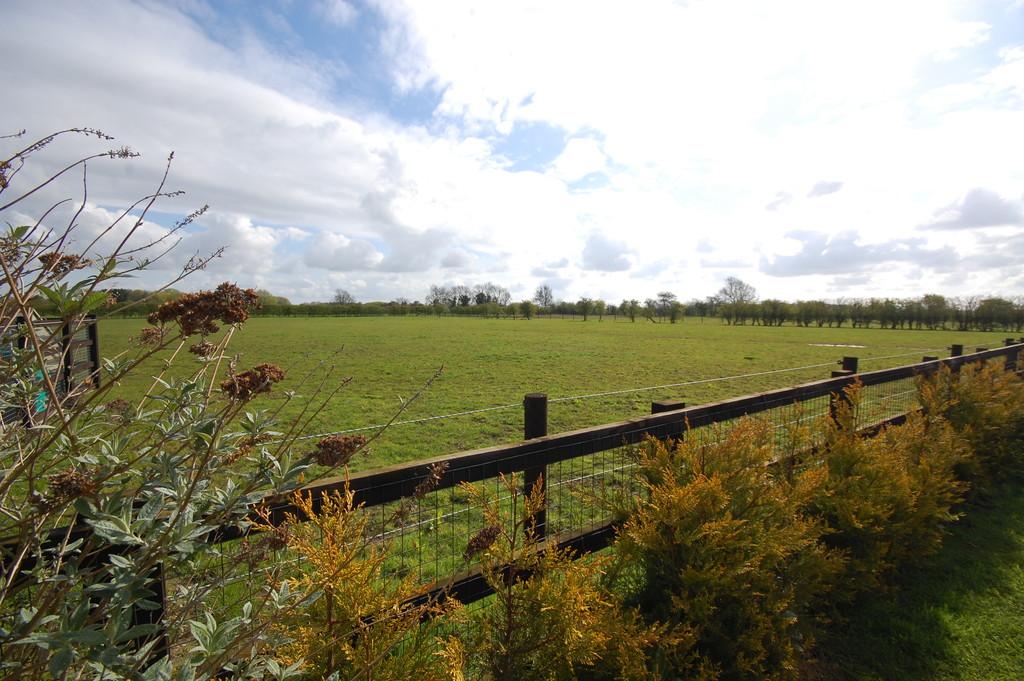 Fenside, East Kirkby PE23 4DD 4 bed equestrian property for sale £729,950