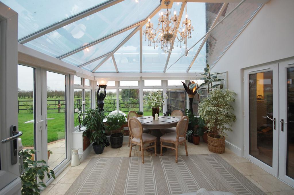 Fenside, East Kirkby PE23 4DD 4 bed equestrian property for sale £699,000