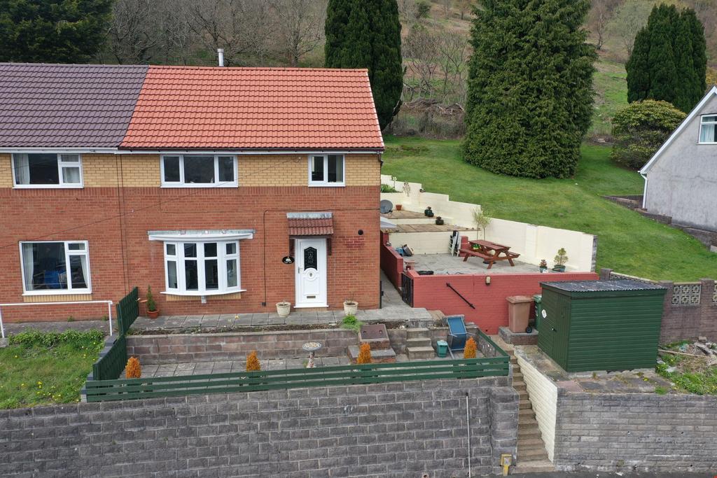 Tribute Avenue, Cwmcarn, Newport 3 bed semidetached house £190,000