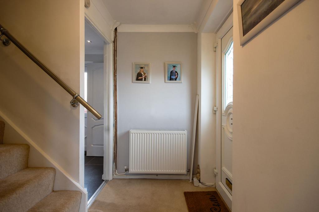 Tribute Avenue, Cwmcarn, Newport 3 bed semidetached house £190,000