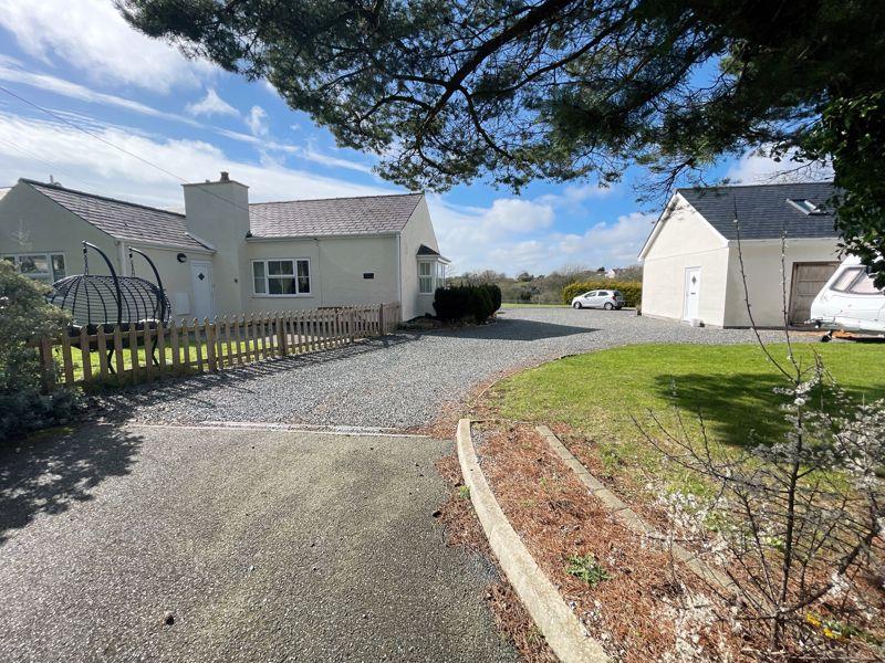 Dwyran, Isle of Anglesey 3 bed semidetached house £285,000