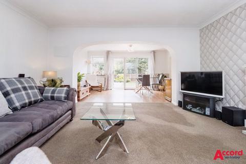 3 bedroom semi-detached house for sale - Wych Elm Close, Hornchurch