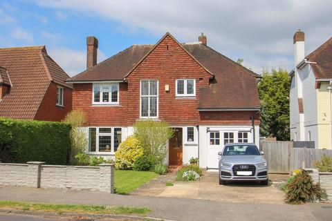 18 Greenways, Esher, KT10 0QD