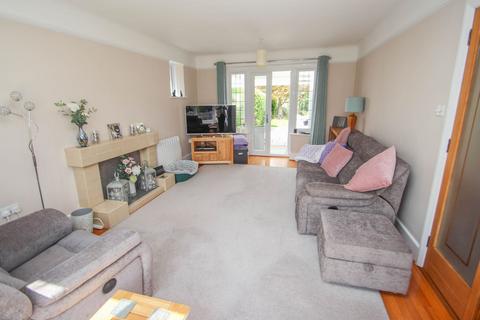 18 Greenways, Esher, KT10 0QD