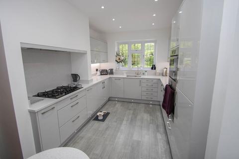 18 Greenways, Esher, KT10 0QD