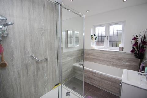 18 Greenways, Esher, KT10 0QD