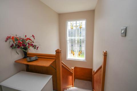 18 Greenways, Esher, KT10 0QD
