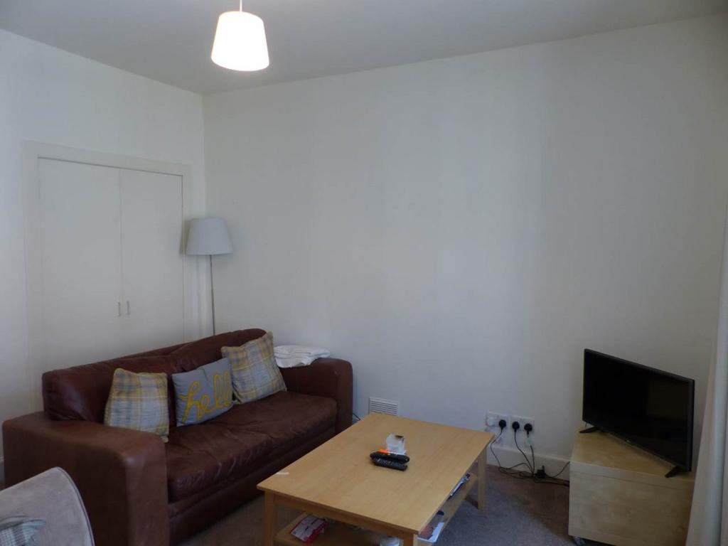 Prince Regent Street, Edinburgh, 1 bed flat £895 pcm (£207 pw)
