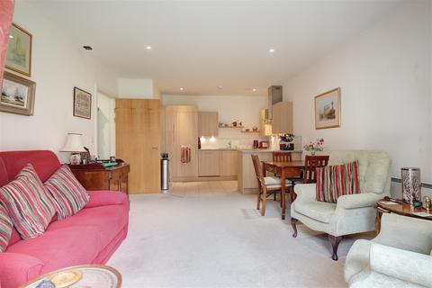 2 bedroom retirement property for sale, Avon House, Welland Place, Market Harborough