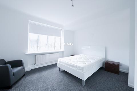 2 bedroom flat to rent, Warren Court, Euston Road, NW1
