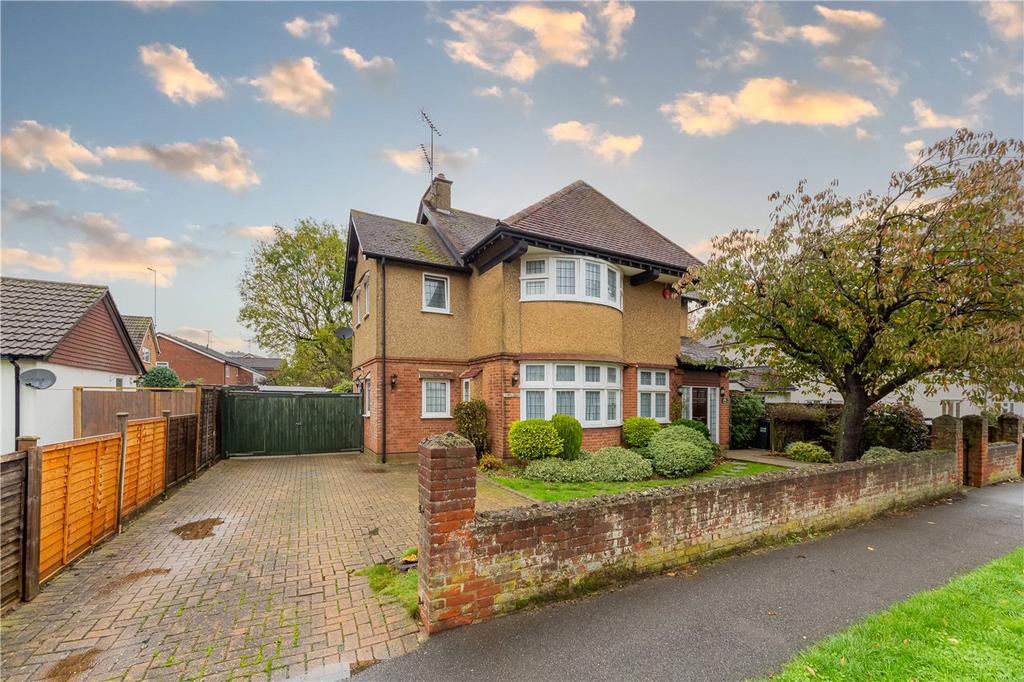 Cecil Crescent, Hatfield, Hertfordshire 4 bed detached house £825,000