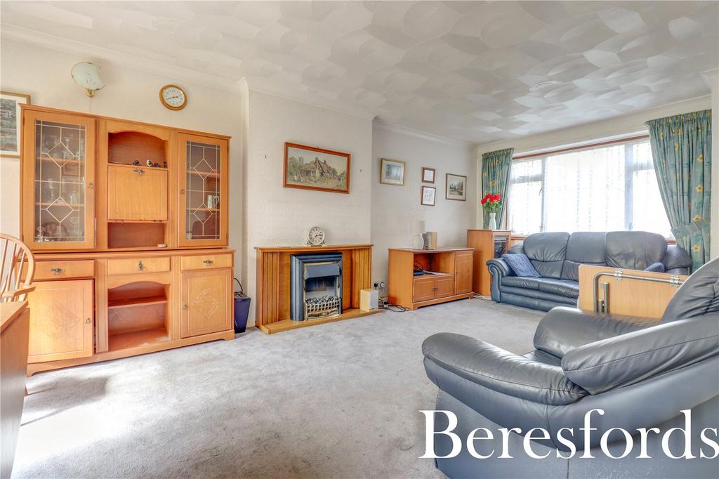 Walton Gardens, Hutton, CM13 4 bed detached house £550,000