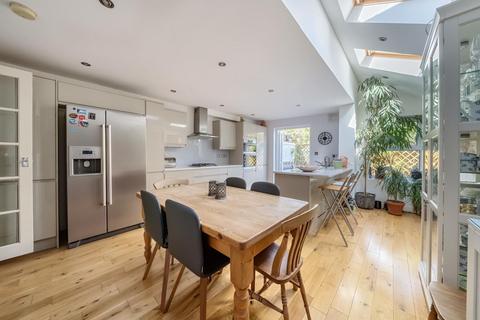5 Leythe Road, London, W3 8AW