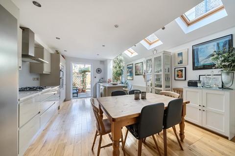 5 Leythe Road, London, W3 8AW