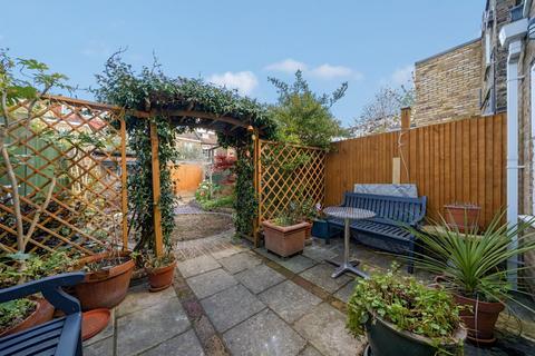 5 Leythe Road, London, W3 8AW
