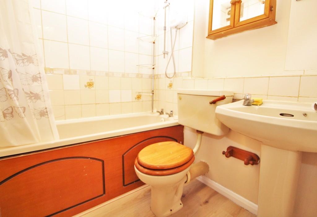 Nijinsky House, 10 Chiltern View Road, Uxbridge 1 bed flat £975 pcm
