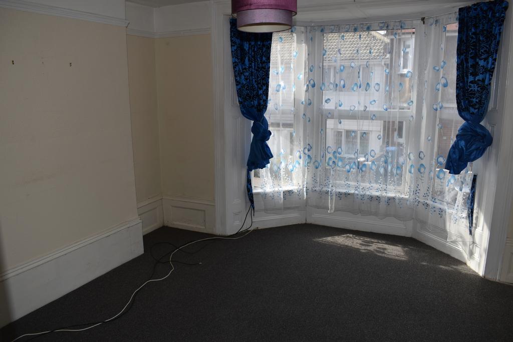 Dane Hill Row, Margate, CT9 2 bed flat £850 pcm (£196 pw)