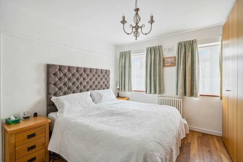 43 Highwood Avenue, Bushey, WD23 2AL