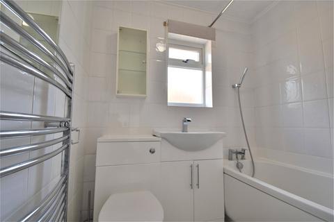 2 bedroom apartment to rent, North Approach, Hertfordshire WD25