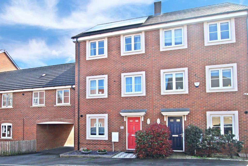 Newton Leys, Buckinghamshire MK3 4 bed semidetached house for sale £