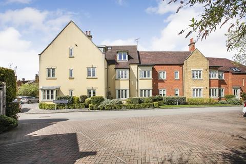 2 bedroom apartment for sale, Station Road, Moreton-in-Marsh, Gloucestershire. GL56 0DE