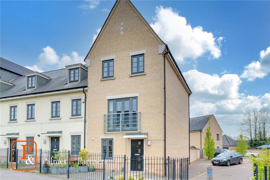 Roberts Road, Colchester, Essex, CO2 3 bed end of terrace house for