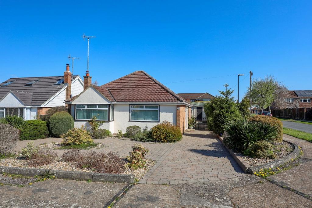 Clayton Drive, Burgess Hill, RH15 2 bed detached bungalow for sale £