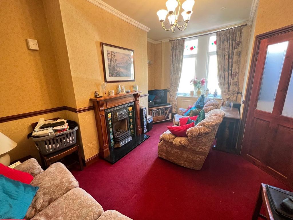 High Street, Greetland HX4 1 bed terraced house £82,500