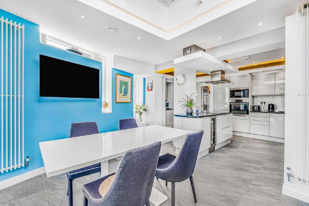 Valleyfield Road, Streatham 4 bed detached house for sale £1,200,000
