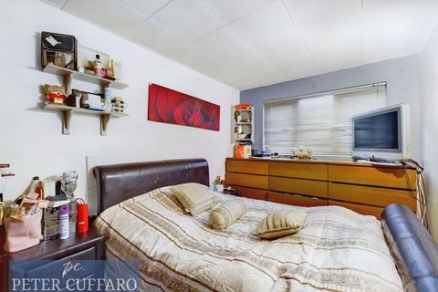 2 bedroom flat for sale, Enfield, Enfield EN1
