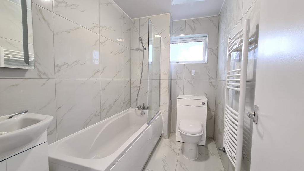 Chaplin Road, Wembley, HA0 3 bed terraced house £2,600 pcm (£600 pw)