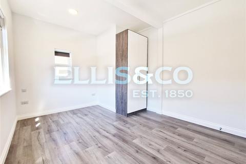 3 bedroom apartment to rent, Station Road, Harrow, HA1