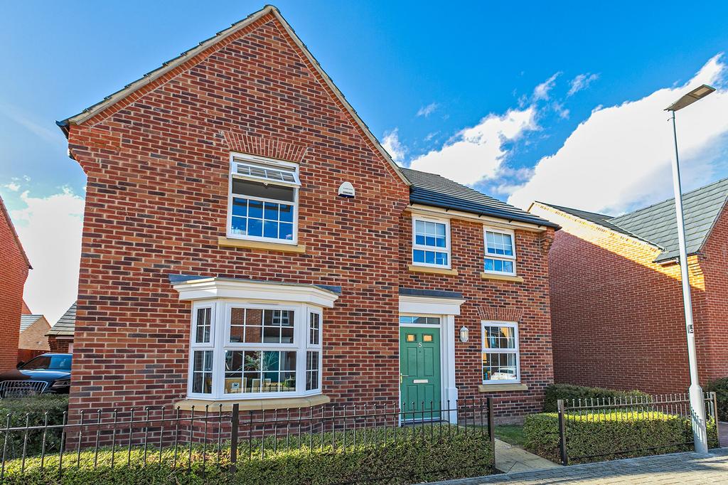 Brooklands, Milton Keynes MK10 4 bed detached house £600,000