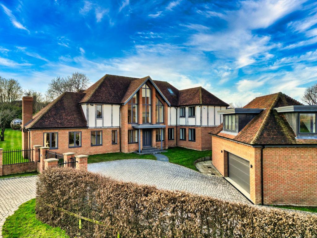 Loughton, Milton Keynes MK5 8 bed detached house for sale £2,000,000