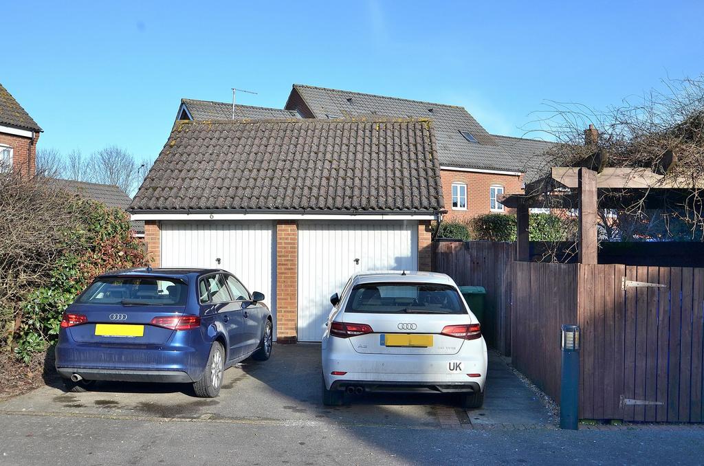 Old Stratford, Milton Keynes MK19 2 bed terraced house for sale £290,000