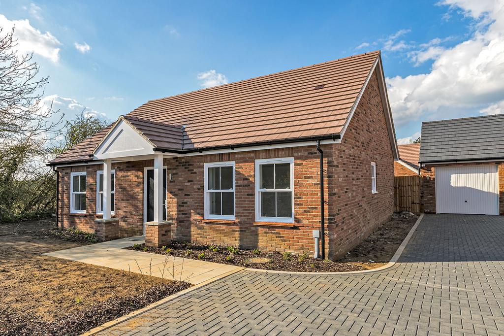 Newton Longville, Milton Keynes MK17 3 bed detached bungalow for sale £575,000