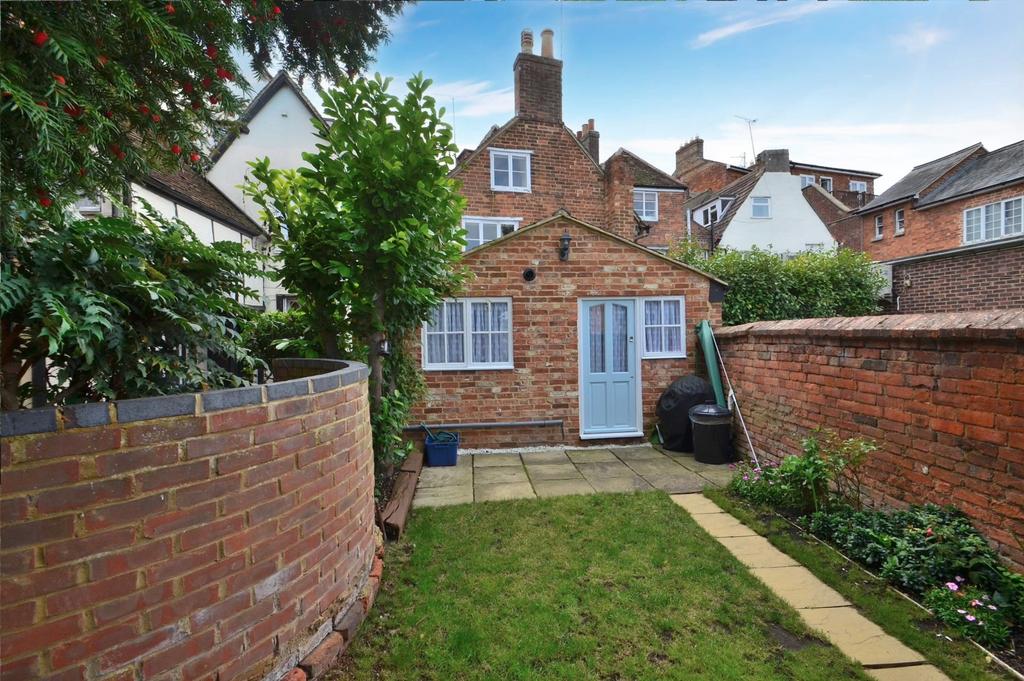 Newport Pagnell, Newport Pagnell MK16 2 bed apartment to rent £950