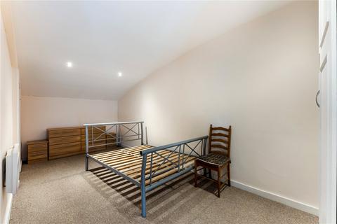 3 bedroom apartment to rent, Calderwood Street, London, SE18