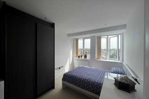2 bedroom apartment to rent, Swanfield Road, Waltham Cross, EN8