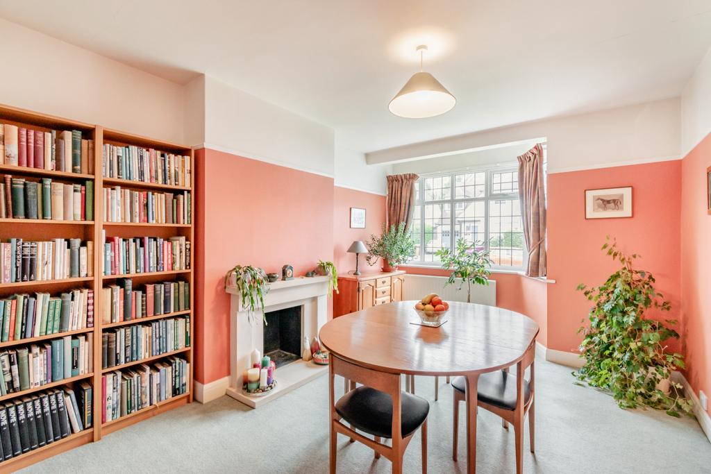 Whitelands Avenue, Chorleywood, WD3 3 bed semidetached house £925,000