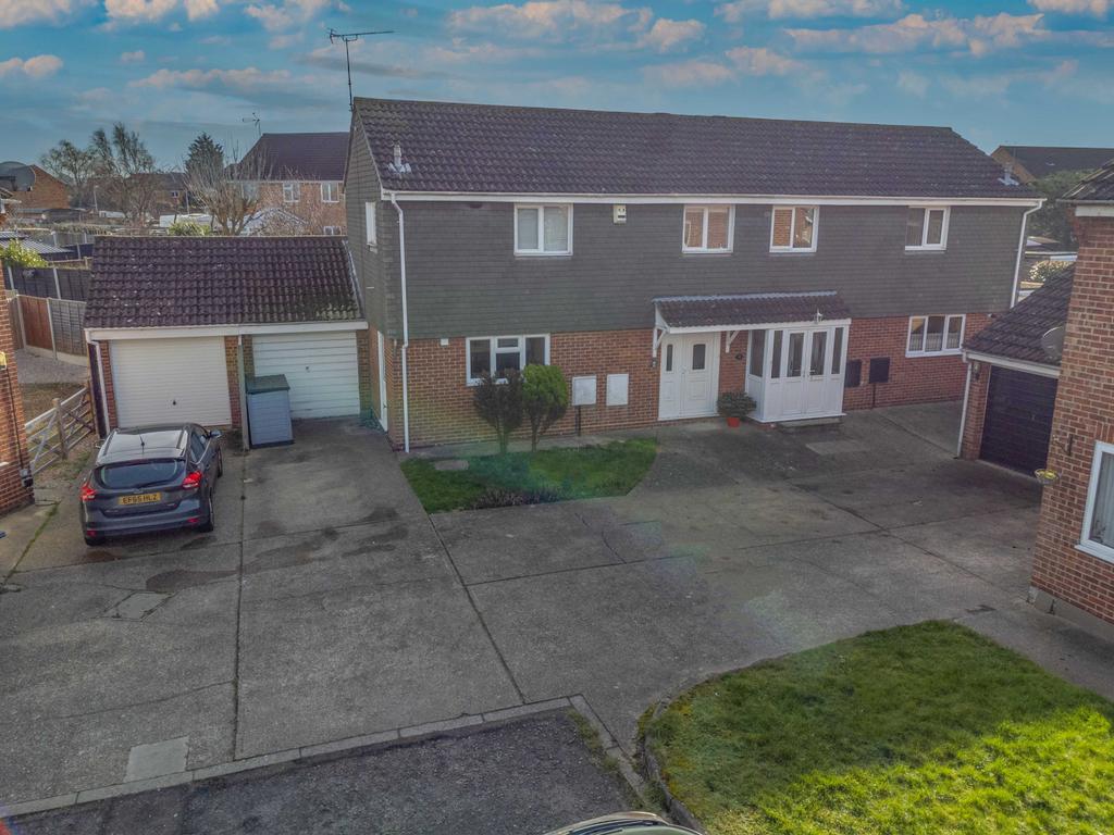 Tillingham Way, Rayleigh, SS6 3 bed semidetached house for sale £375,000