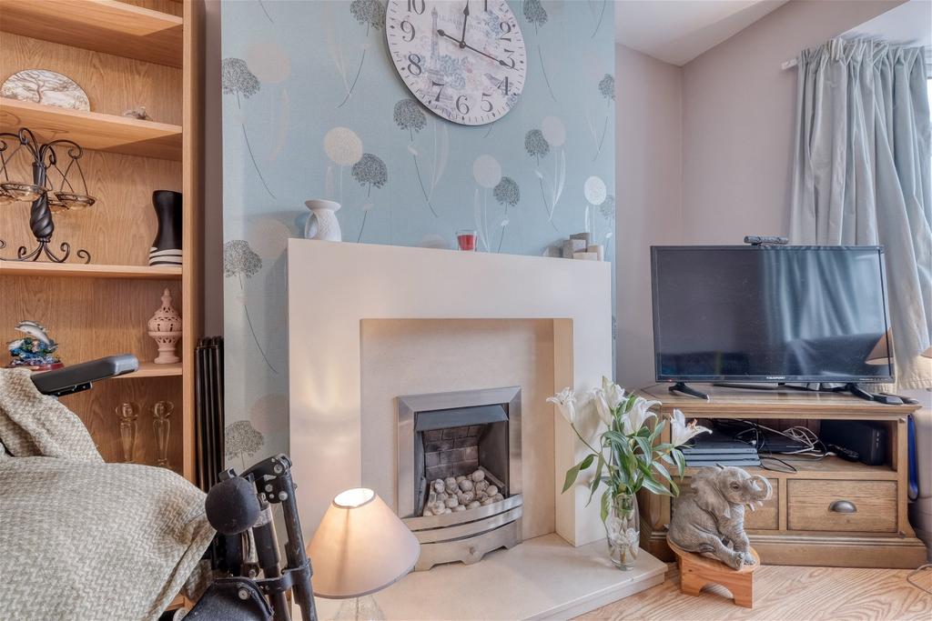 Hazel Road, Rednal, Birmingham, B45 9DX 5 bed semidetached house £