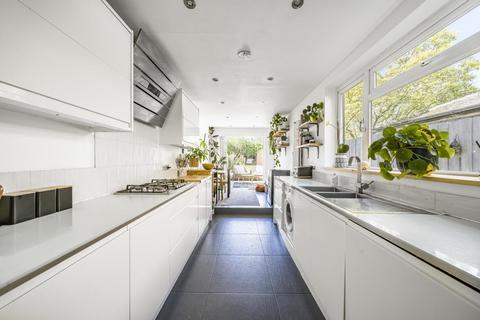 110 Albyn Road, London, SE8 4ED