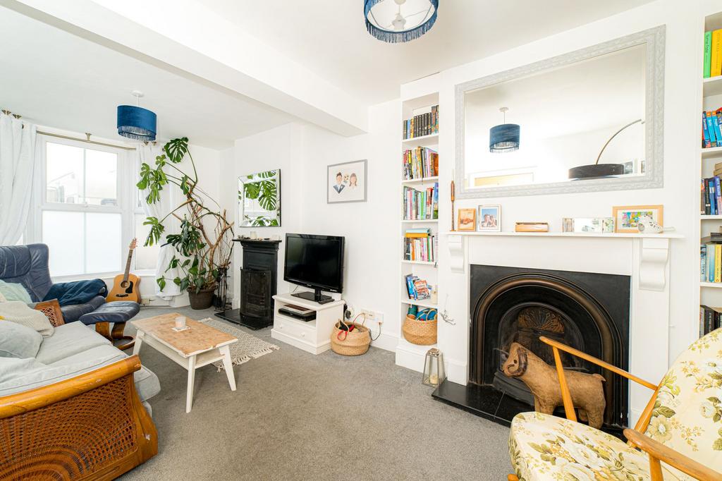 Essella Road, Ashford, TN24 3 bed semidetached house for sale £375,000