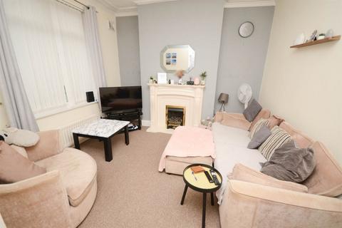 2 bedroom end of terrace house to rent, Canterbury Street, South Shields