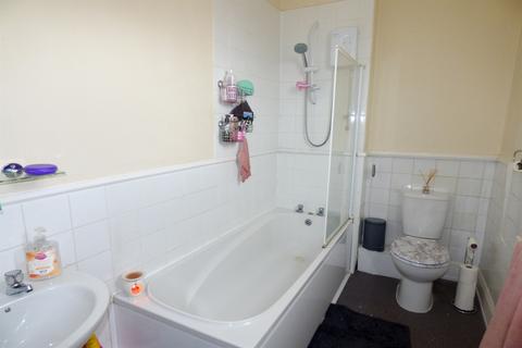 2 bedroom end of terrace house to rent, Canterbury Street, South Shields