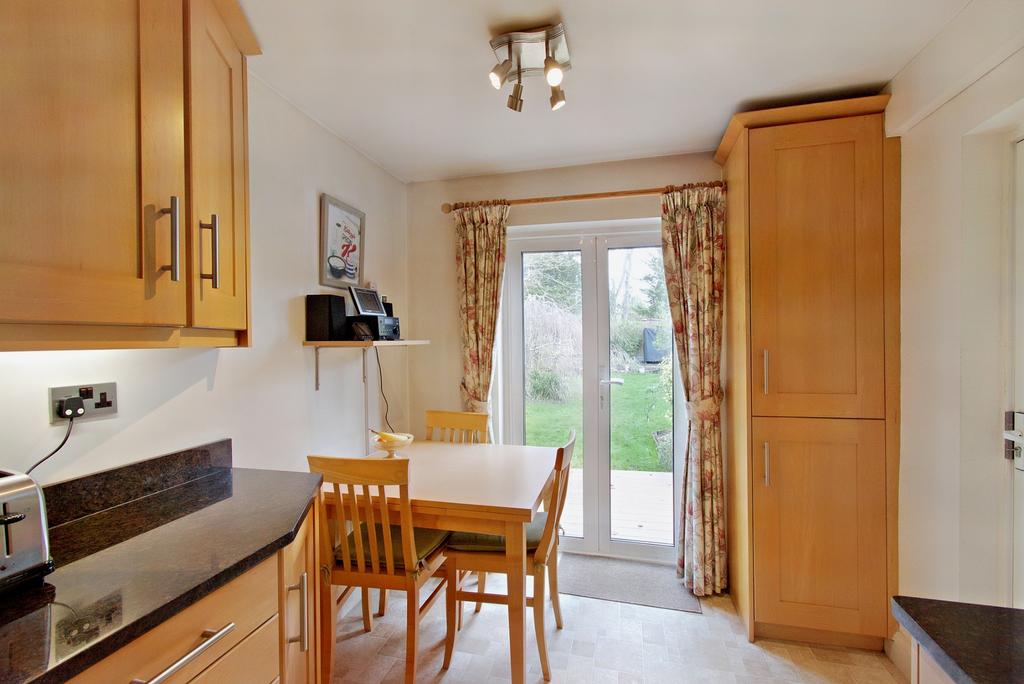 Woodford Crescent, Pinner, HA5 4 bed semidetached house £775,000