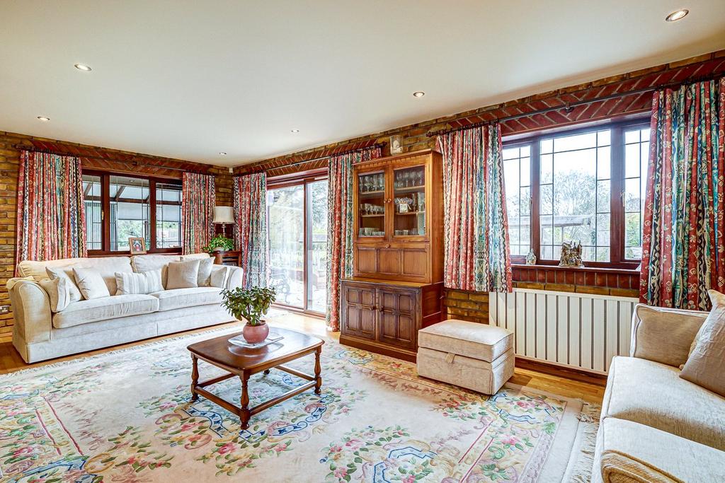 Cricketers Lane, Herongate, CM13 6 bed detached house for sale £1,400,000