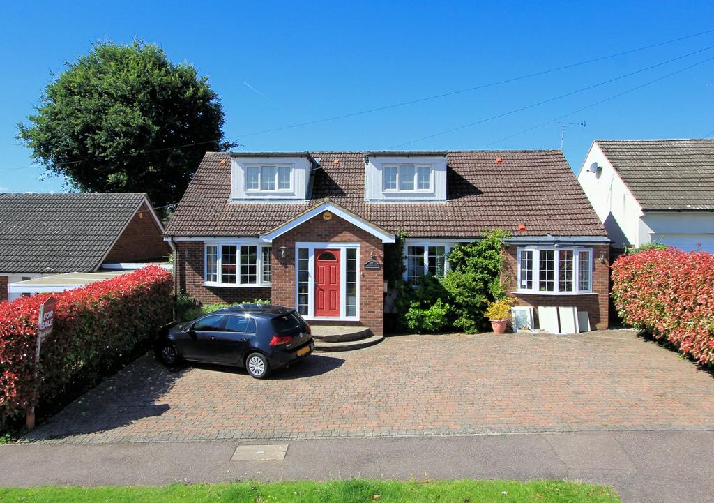 Lytton Fields, Knebworth, Hertfordshire, SG3 3 bed detached house for