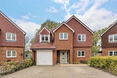 35 Bailey Road, Rowland's Castle, PO9 6BF